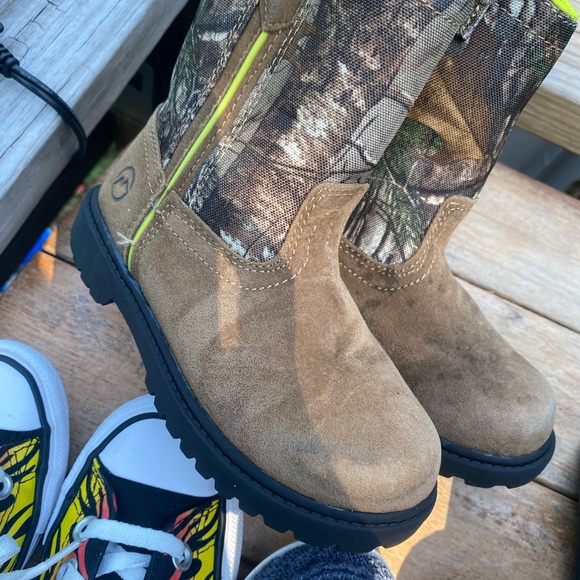 5 pairs toddler shoes size 11 - Picture 7 of 7